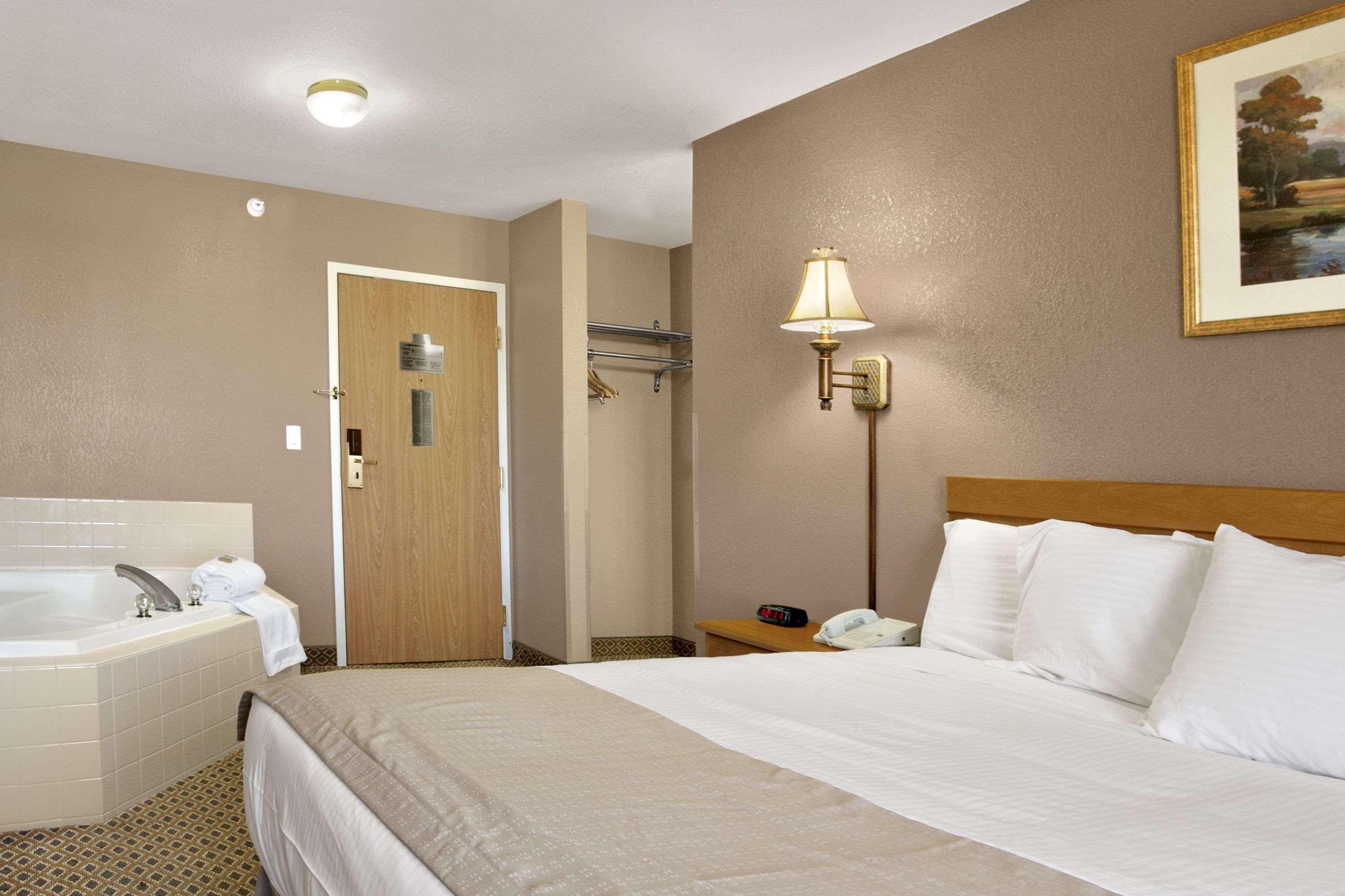 Baymont By Wyndham Jacksonville Buitenkant foto
